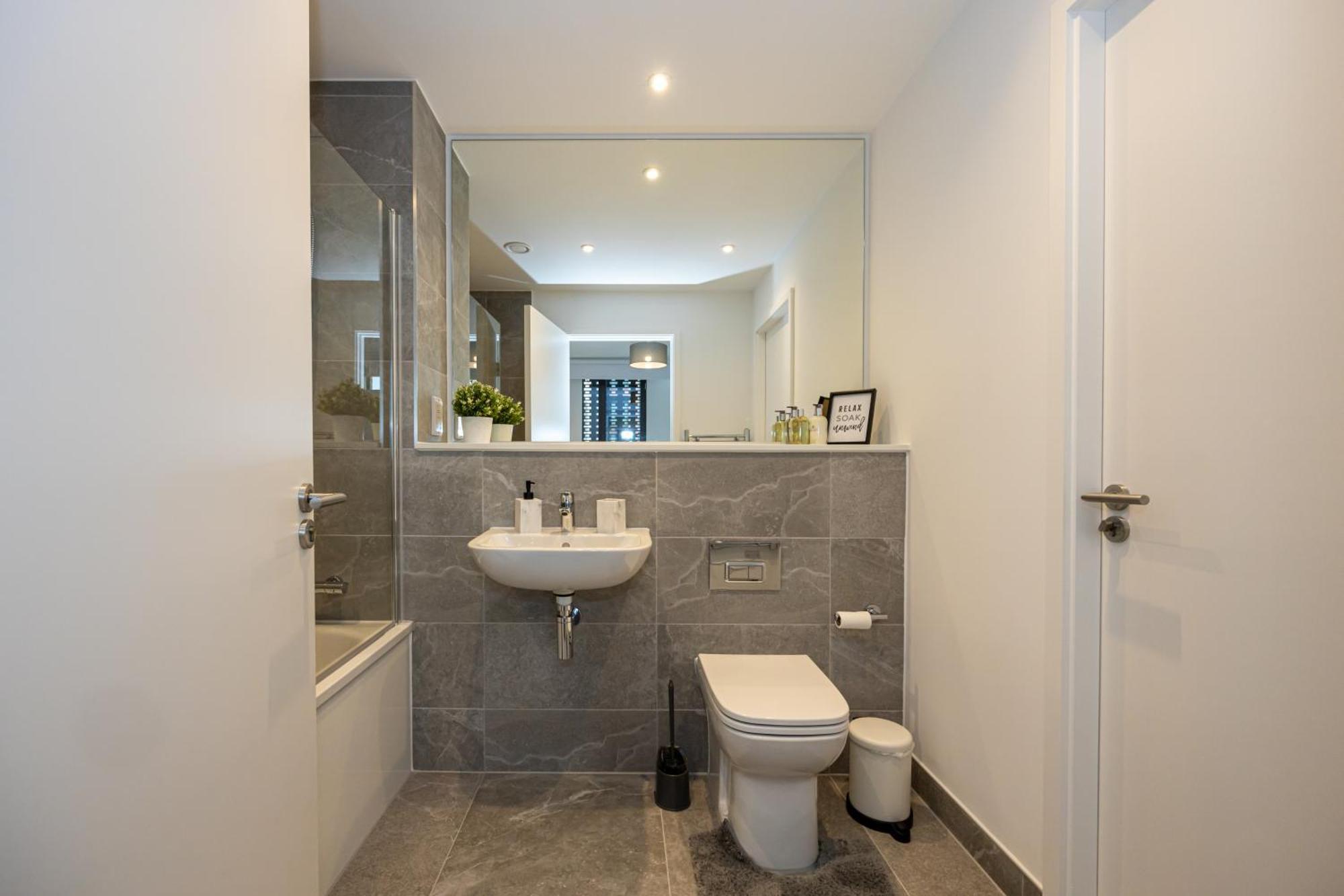 Apartament Royal Ebony By Asquare Lettings Manchester Zewnętrze zdjęcie